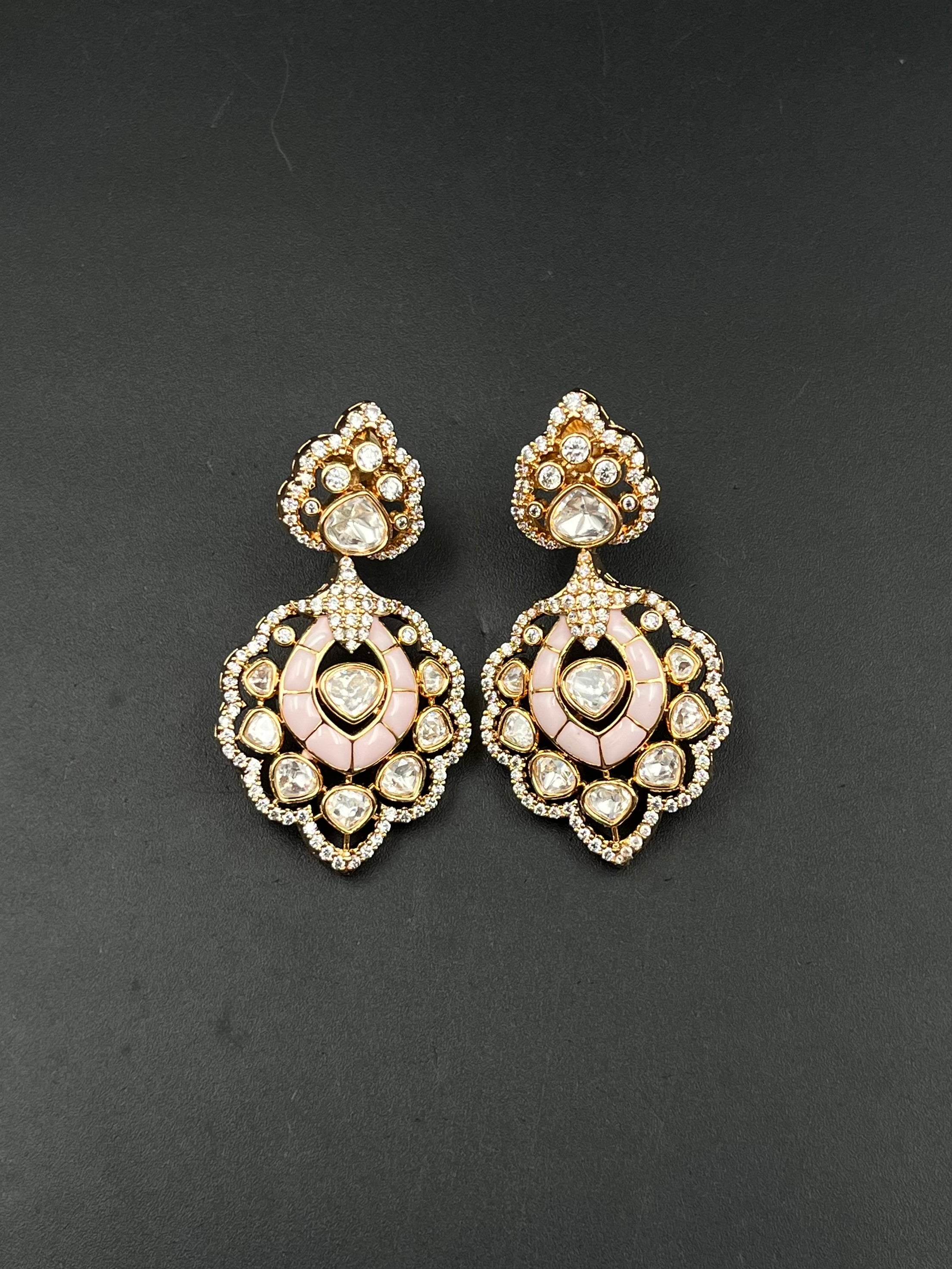 DIKA EARRING