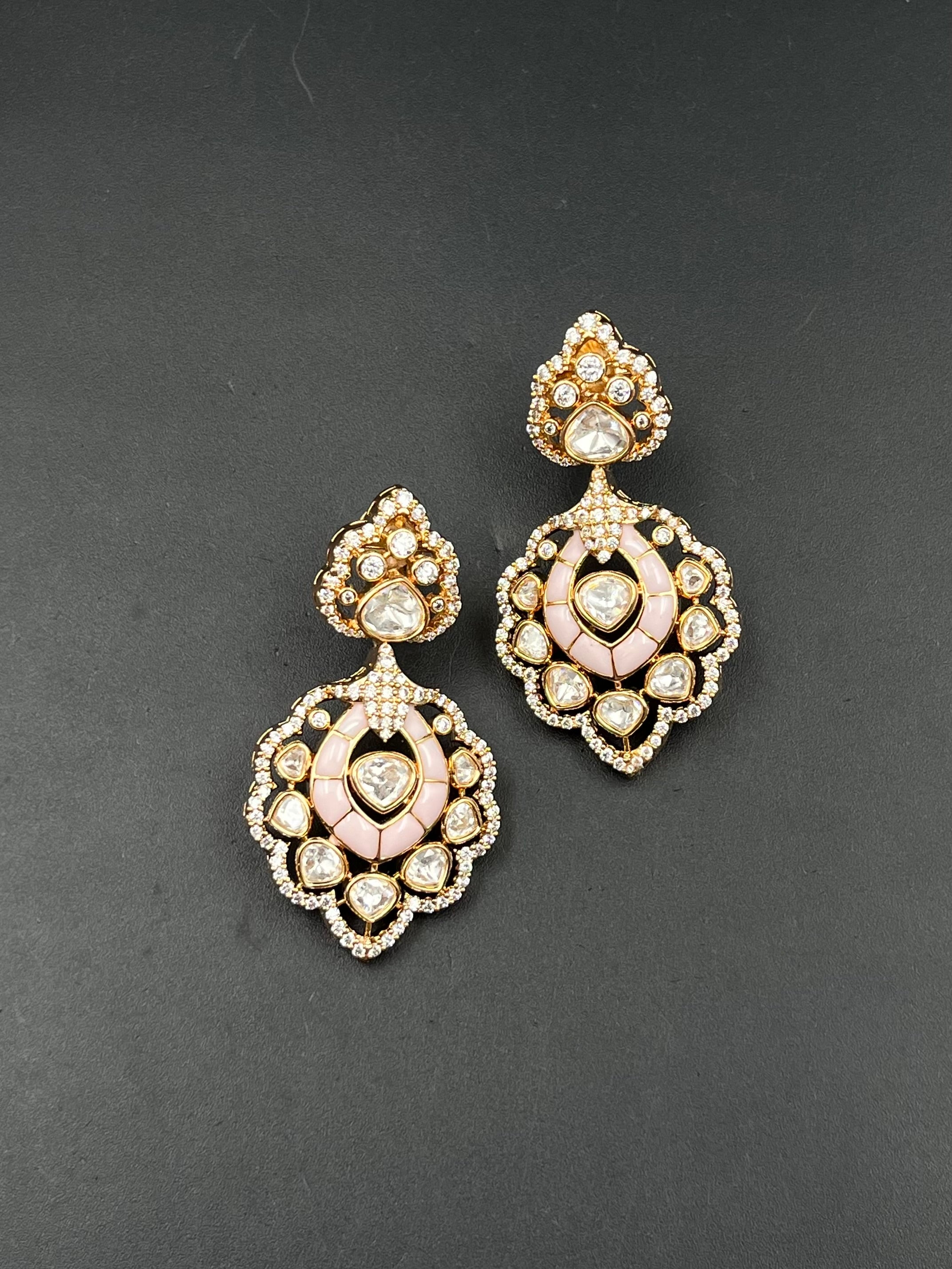 DIKA EARRING