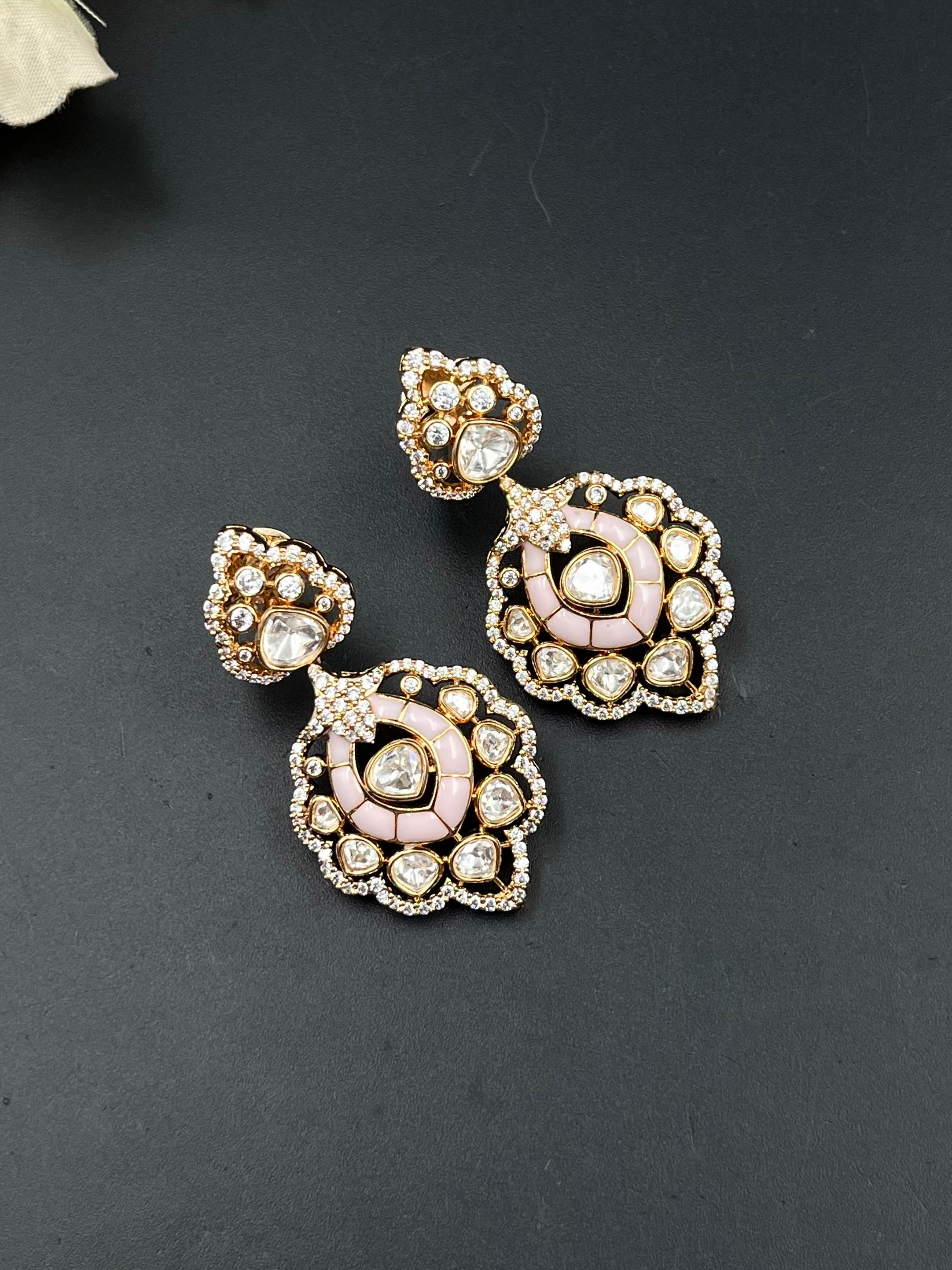 DIKA EARRING