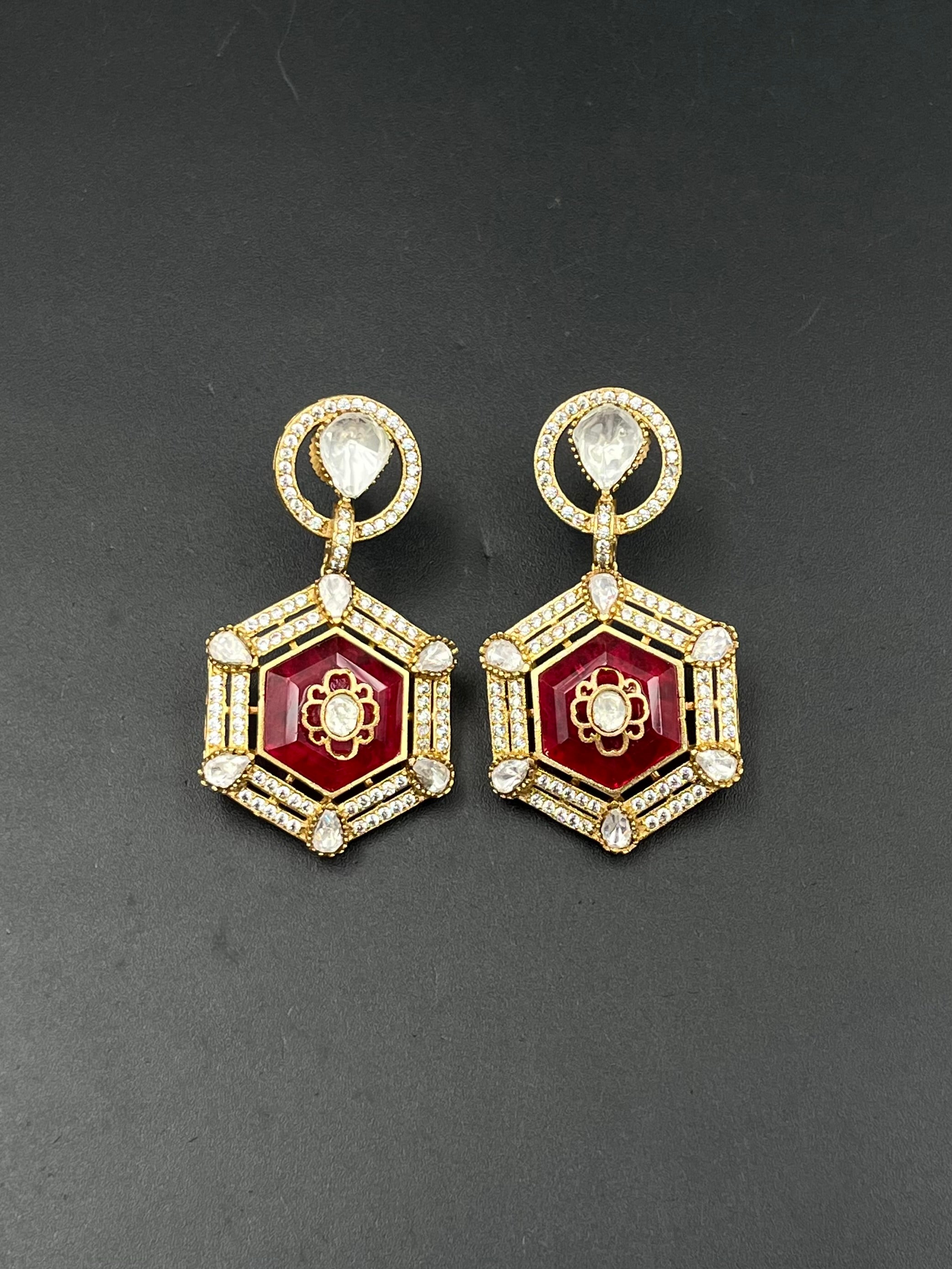 NIUA EARRING