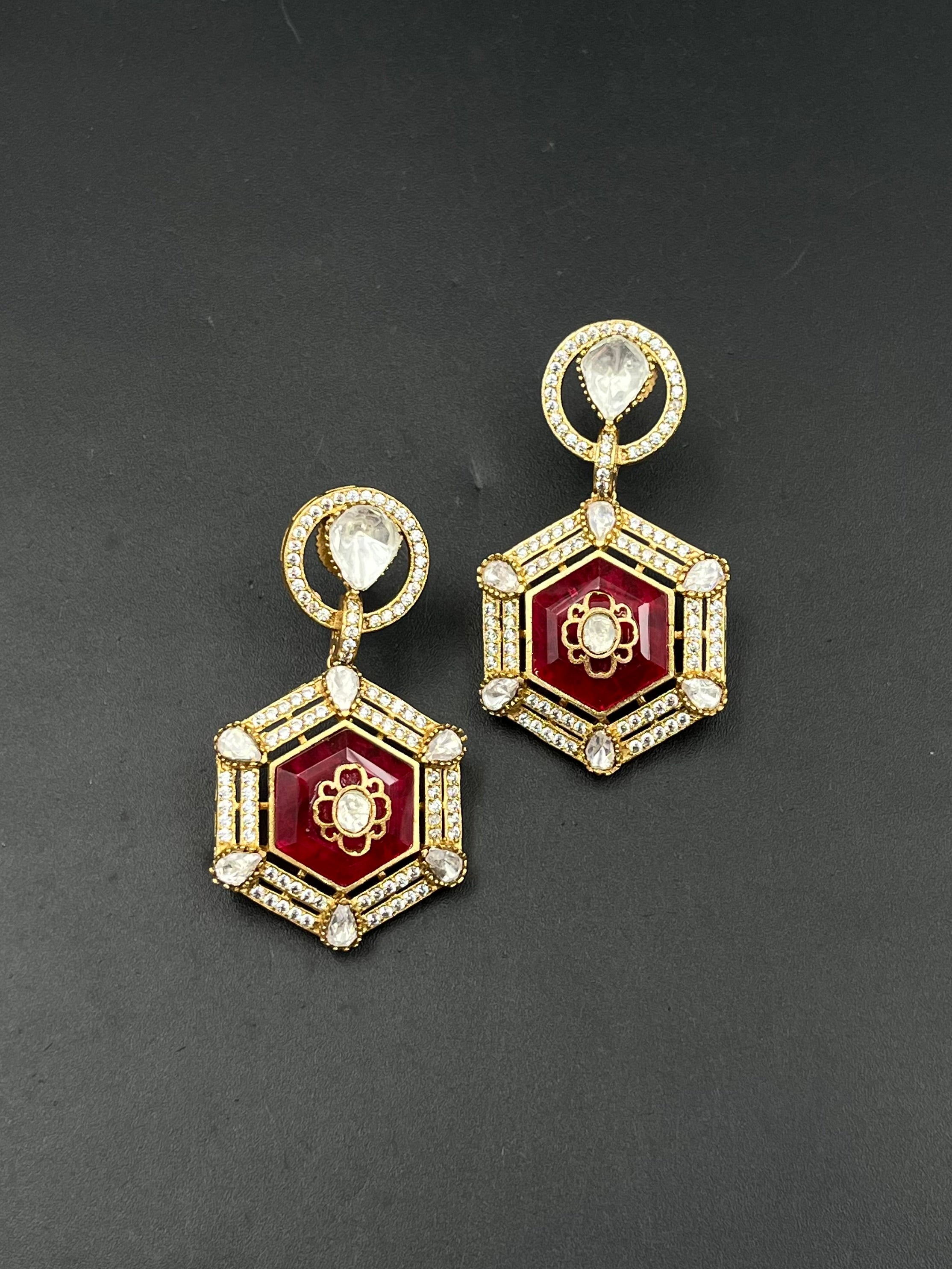 NIUA EARRING