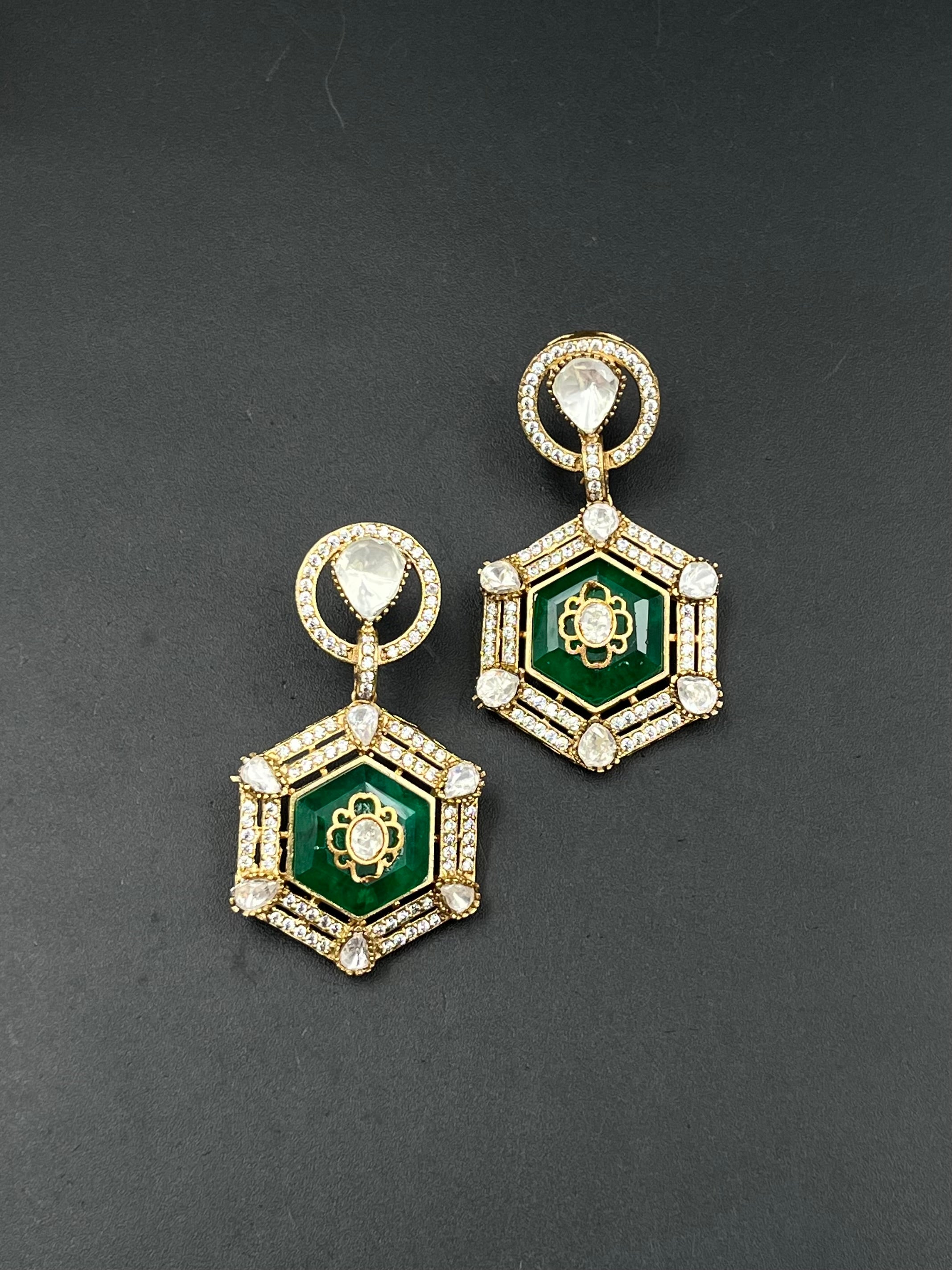 NIUA EARRING