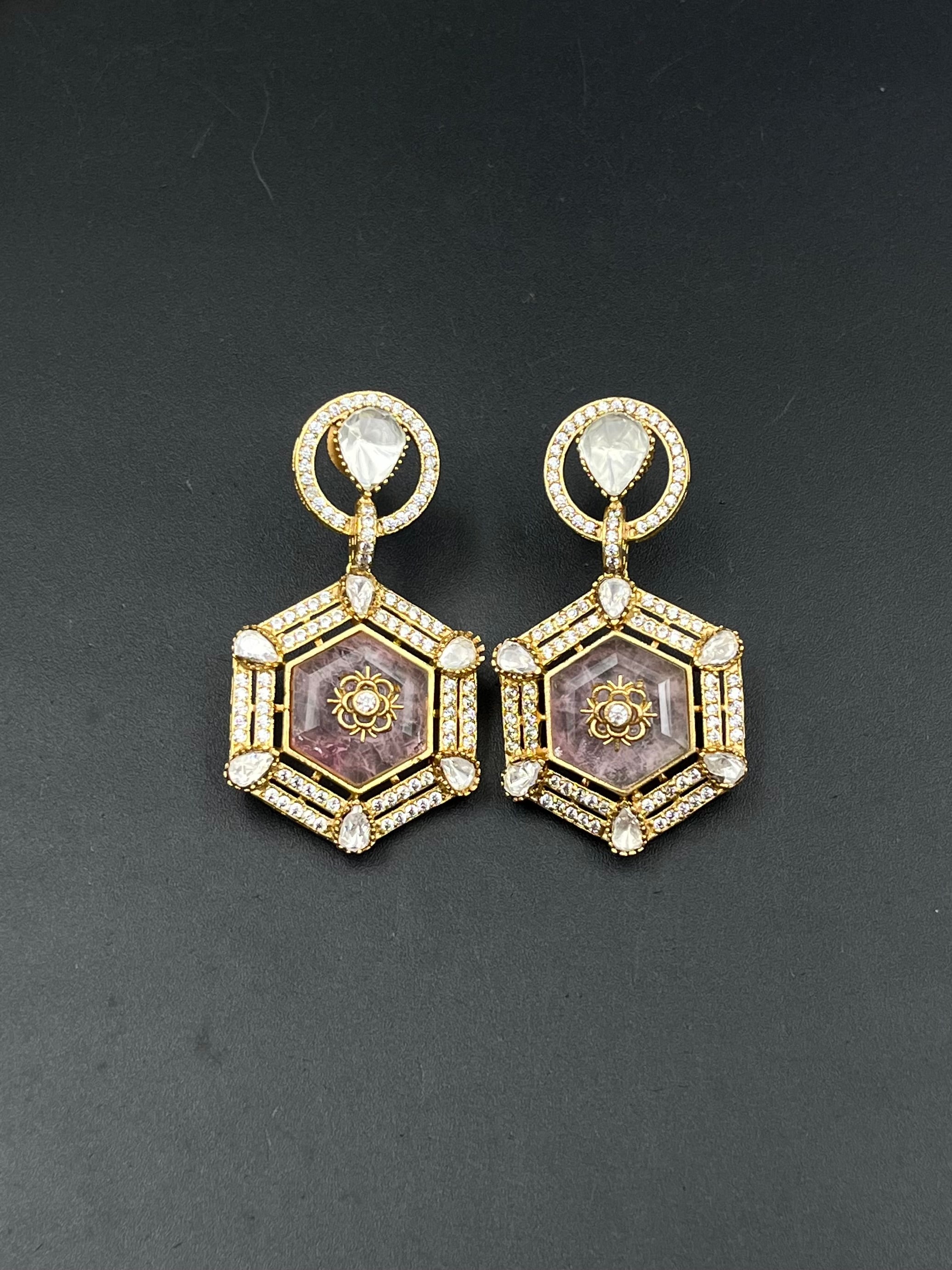 NIUA EARRING