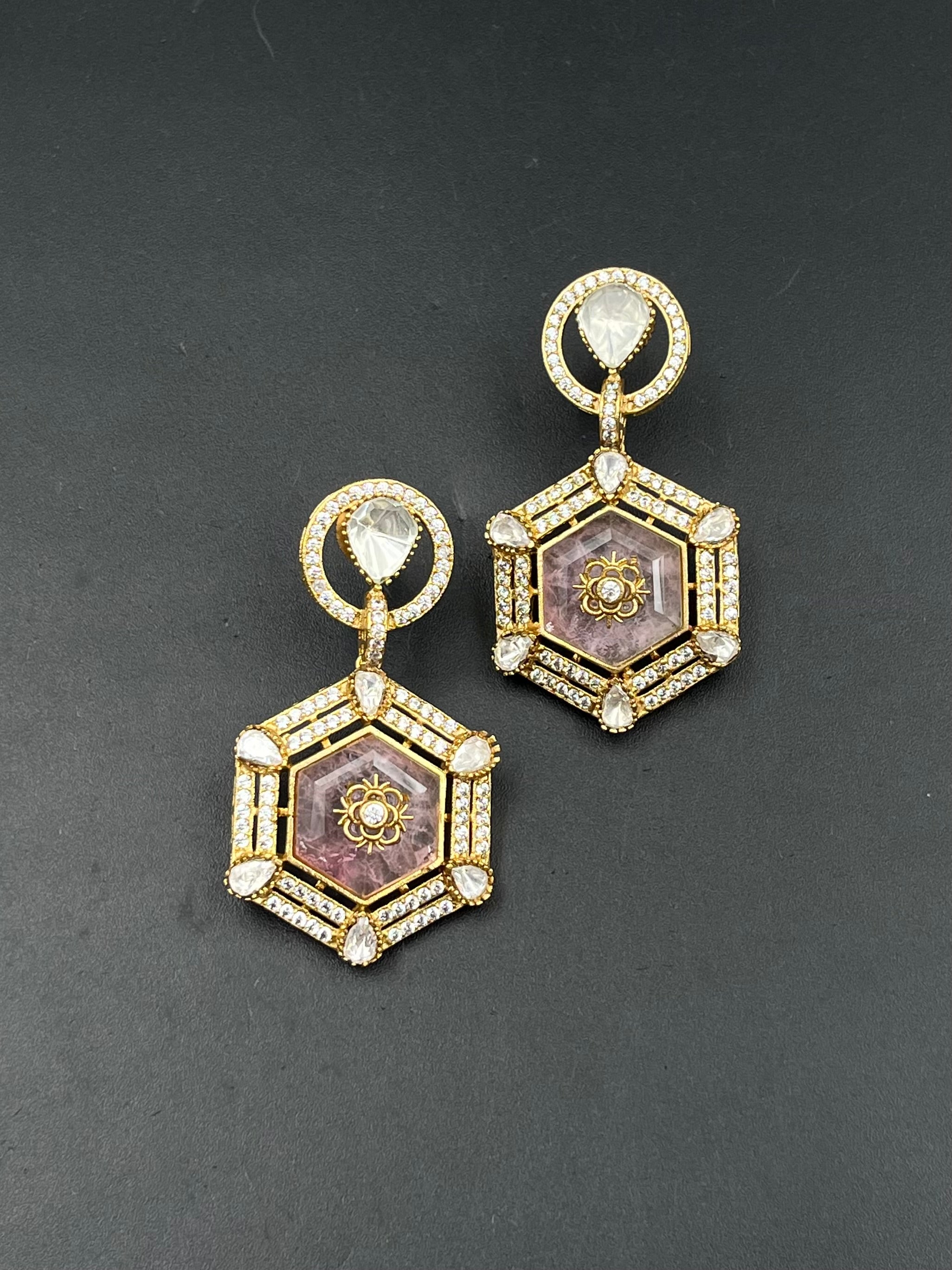 NIUA EARRING