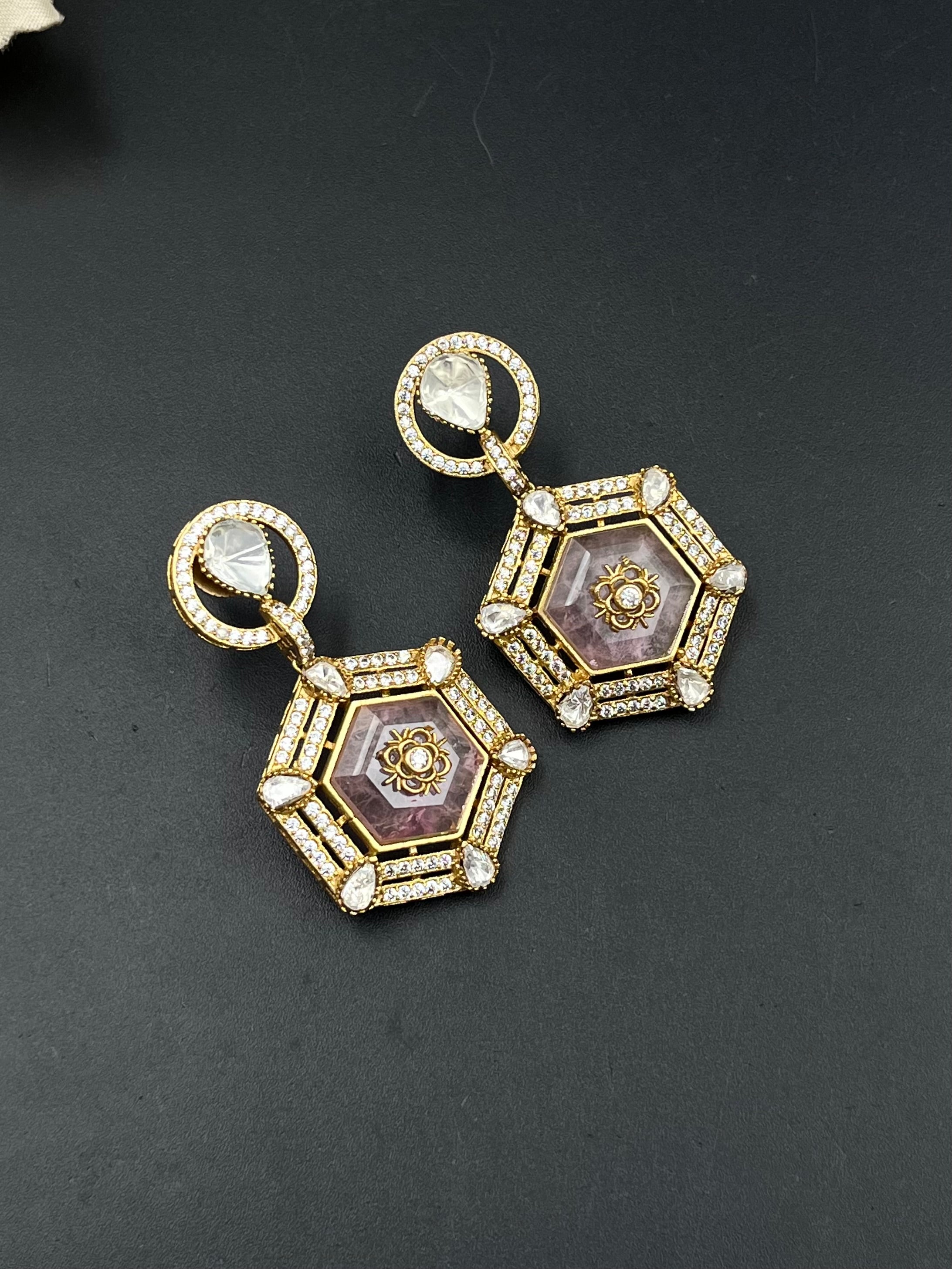 NIUA EARRING