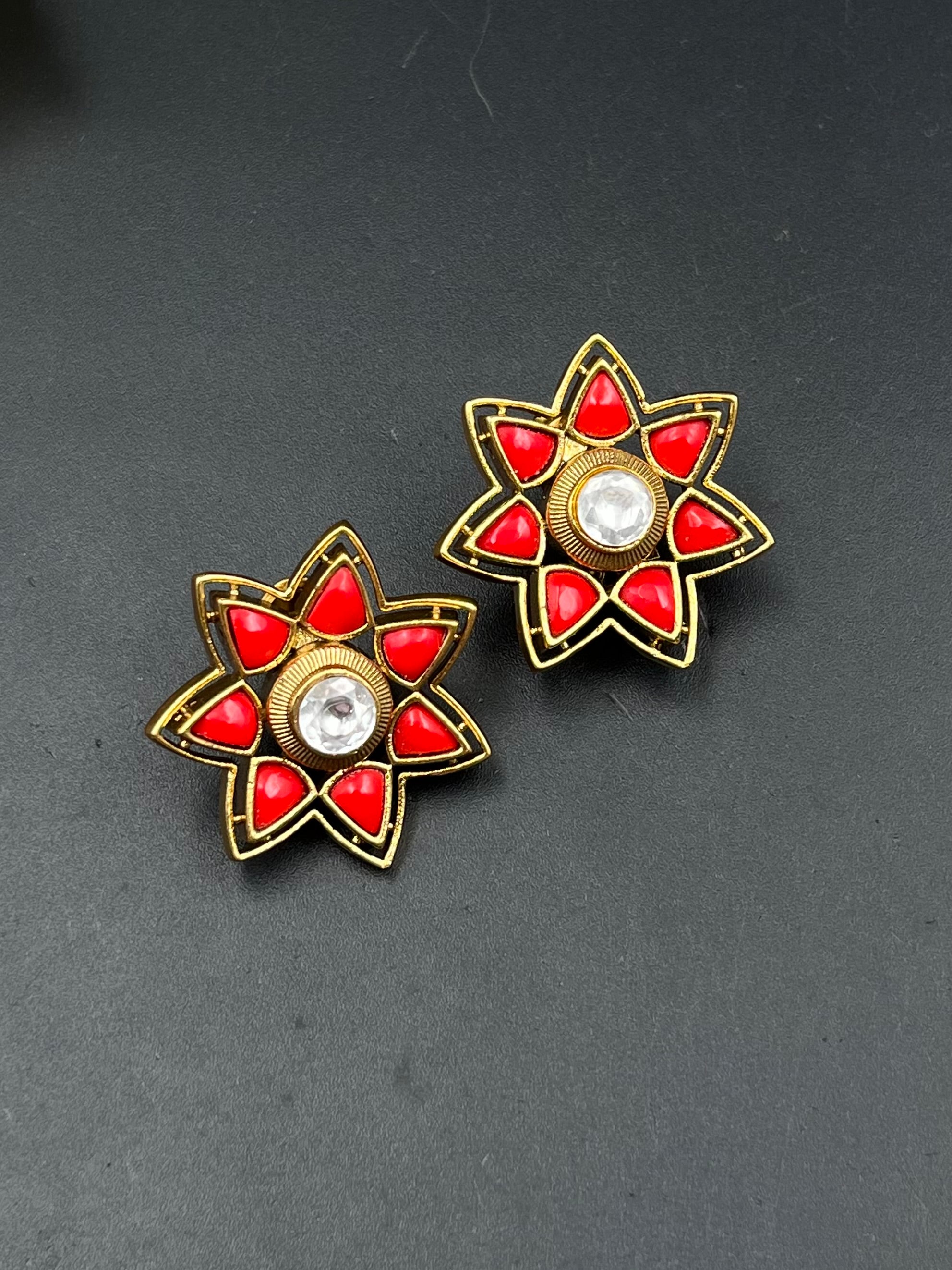 ISIKA EARRING