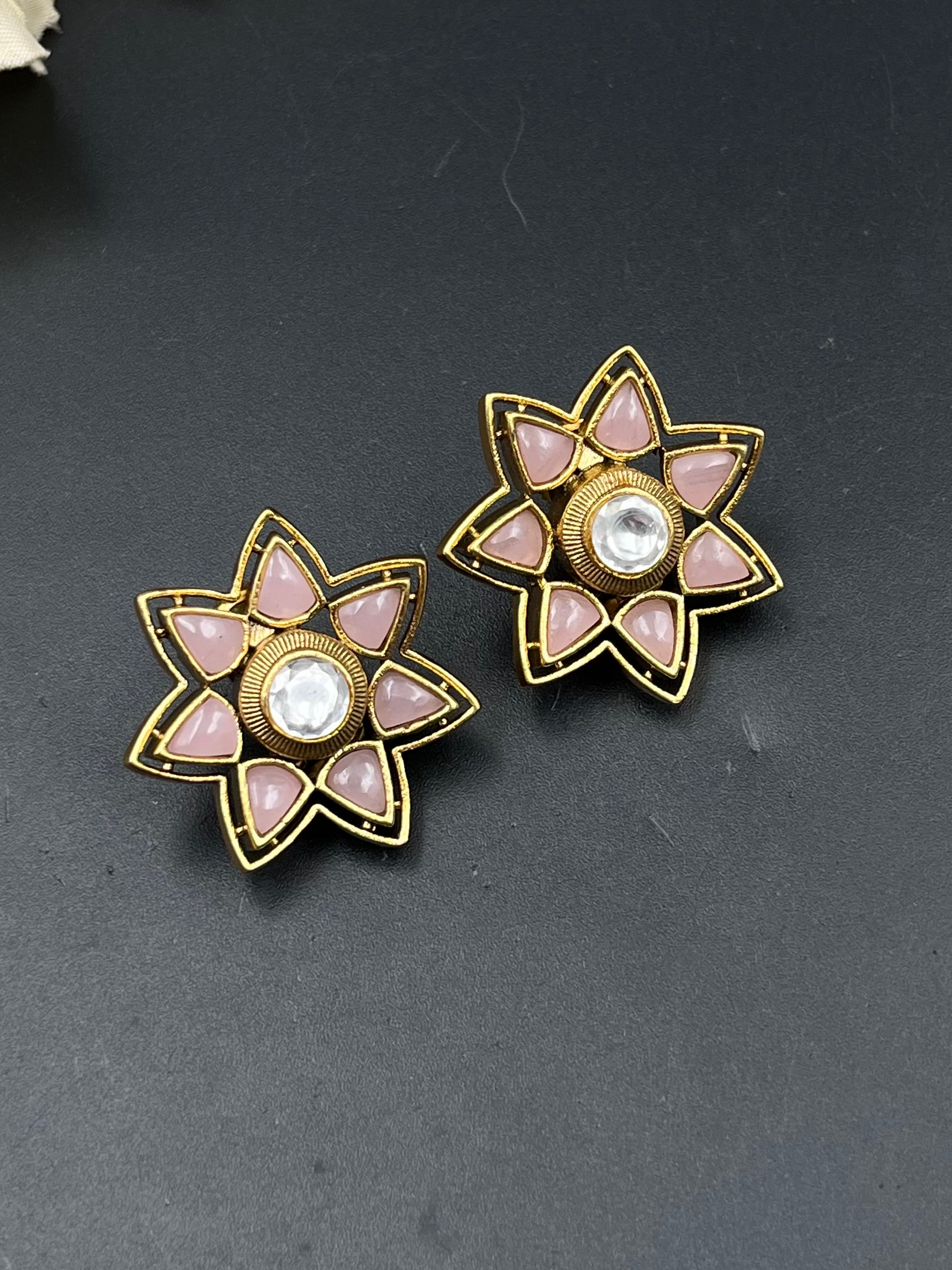 ISIKA EARRING